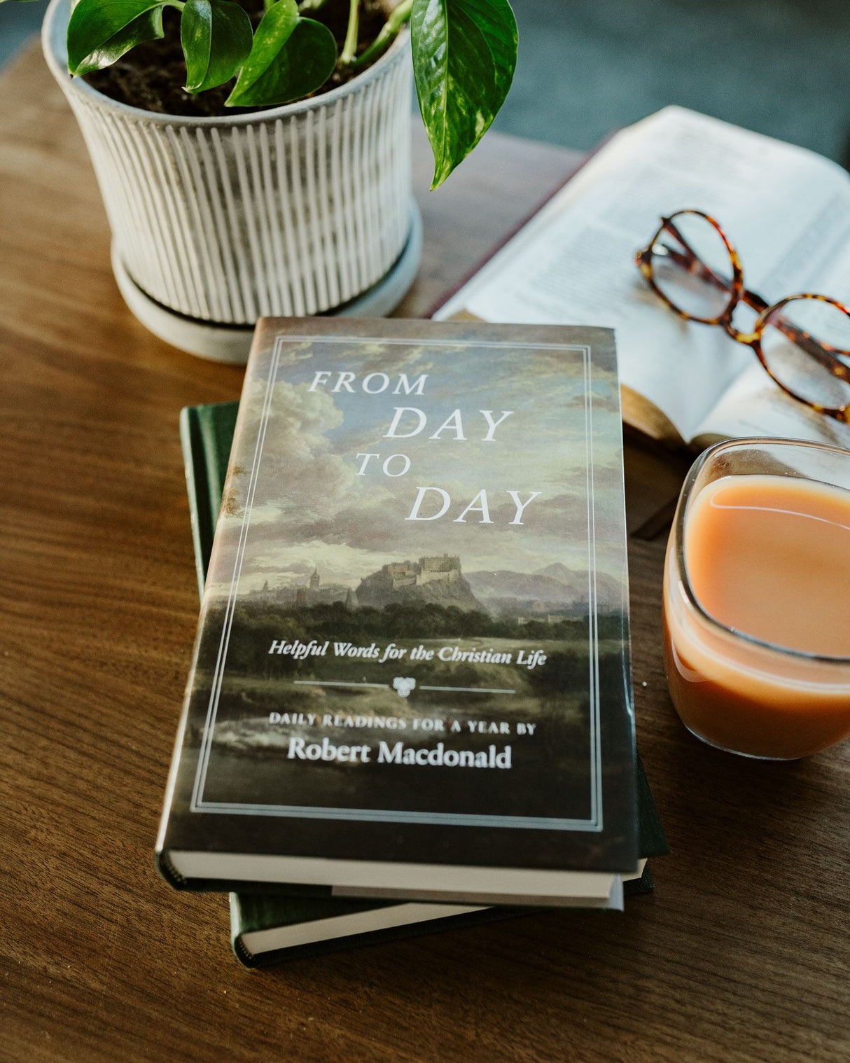 From Day to Day: Helpful Words for the Christian Life: Daily Readings for a Year