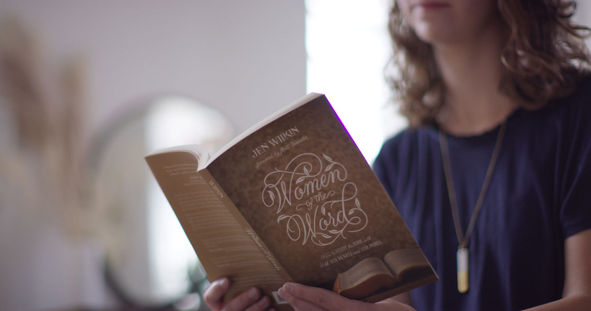 Women of the Word: How to Study the Bible with Both Our Hearts and Our Minds (Revised)