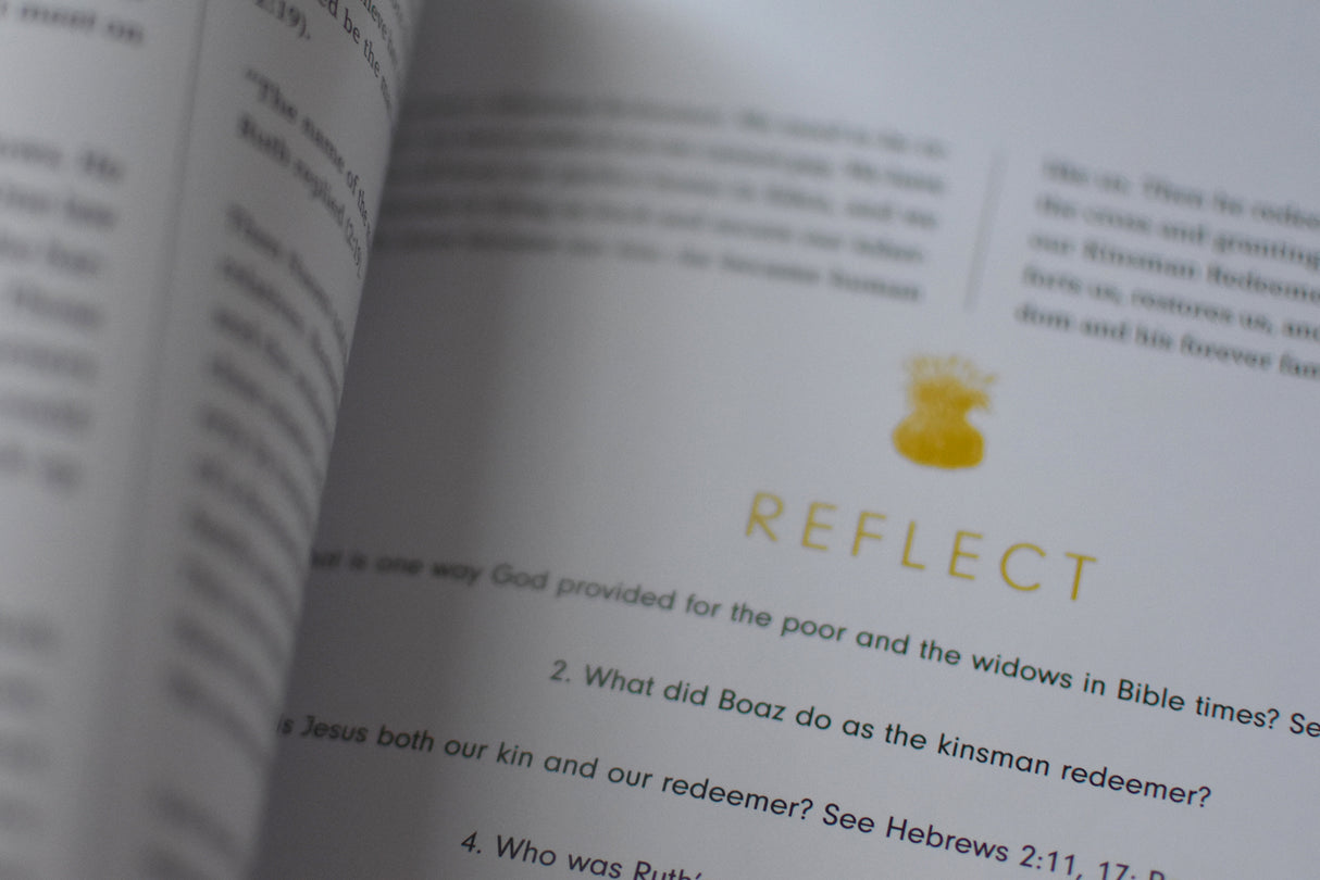 Who Is Jesus?: 40 Pictures to Share with Your Family