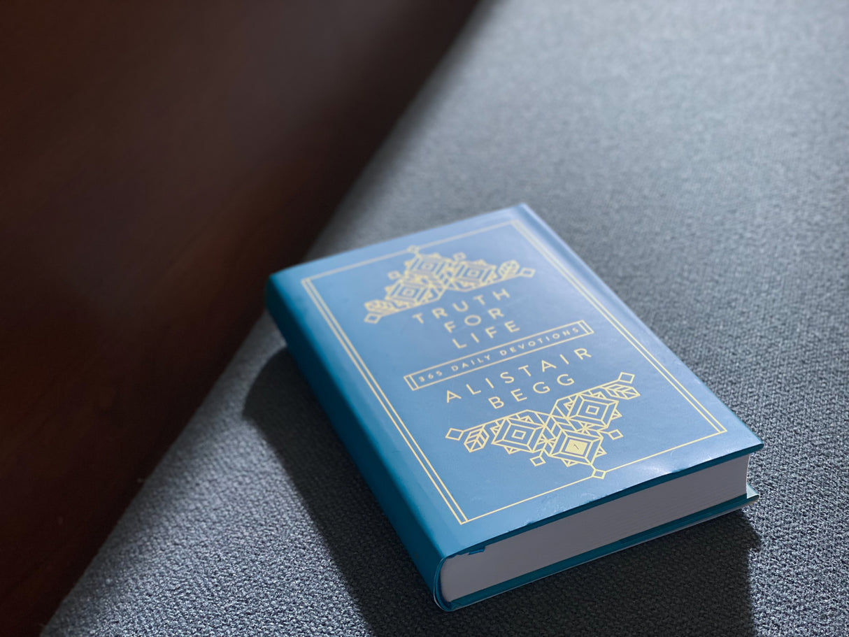 Truth for Life: 365 Daily Devotions