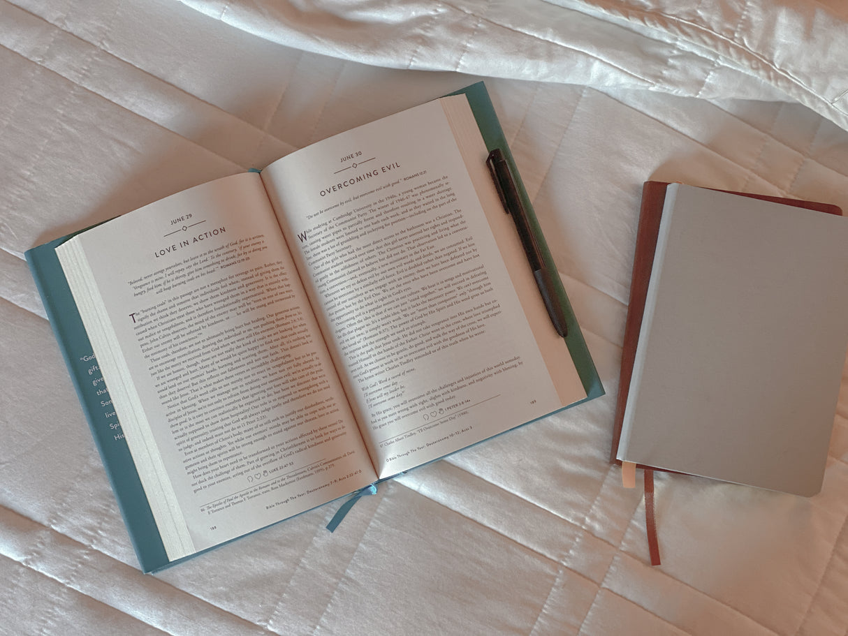 Truth for Life: 365 Daily Devotions
