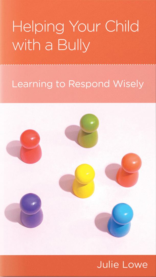 Helping Your Child with a Bully: Learning to Respond Wisely - Lowe, Julie - 9781645074588