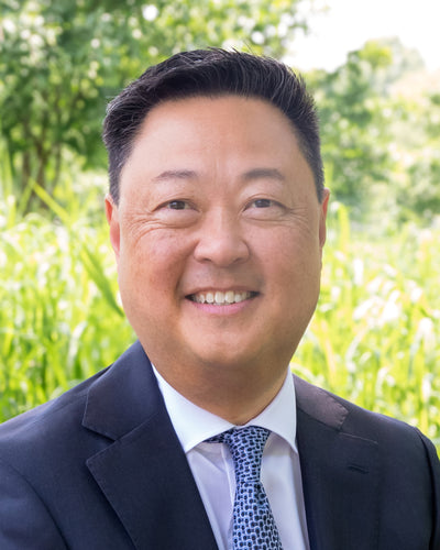 Julius J Kim