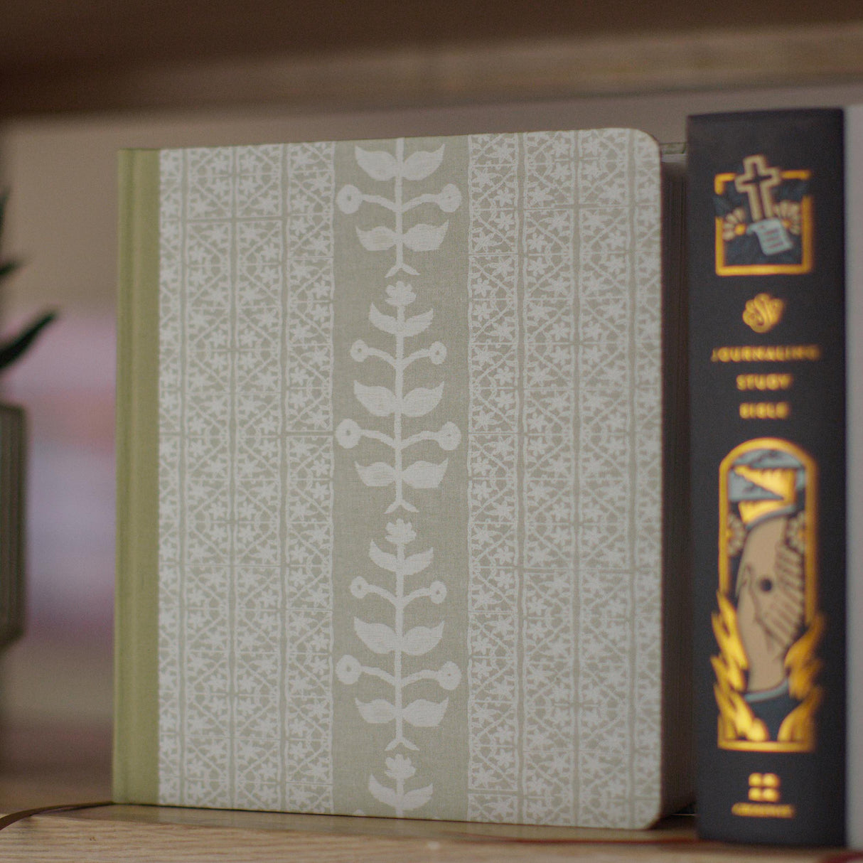 ESV Journaling Study Bible, Artist Series (Cloth Over Board, Lulie Wallace, Isa)