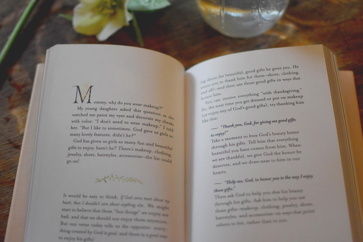 What Makes You Beautiful: 20 Daily Devotions for Girls