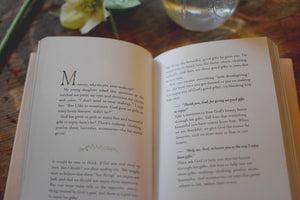 What Makes You Beautiful: 20 Daily Devotions for Girls