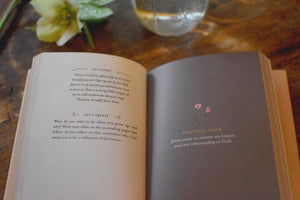What Makes You Beautiful: 20 Daily Devotions for Girls