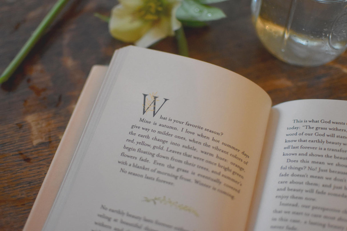 What Makes You Beautiful: 20 Daily Devotions for Girls