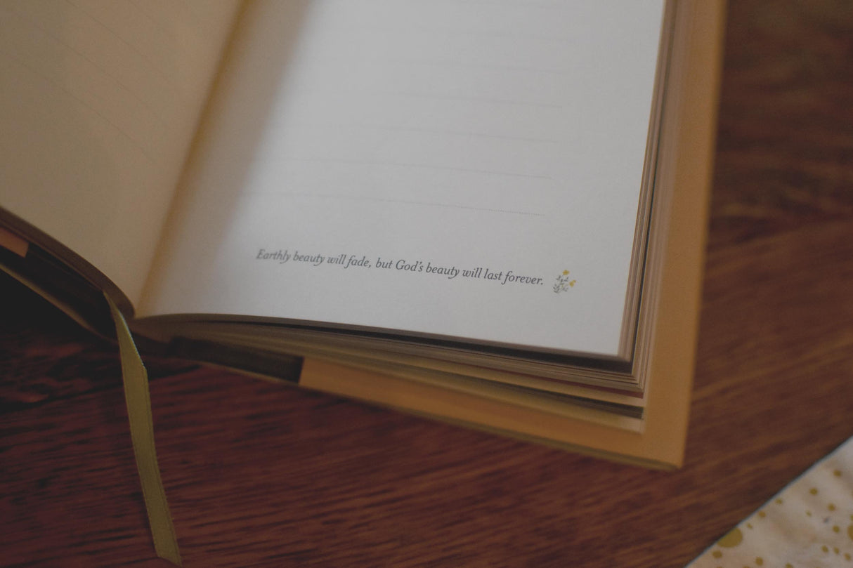 What Makes You Beautiful: 20 Daily Devotions for Girls