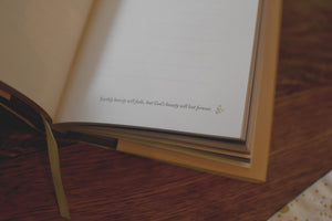 What Makes You Beautiful: 20 Daily Devotions for Girls