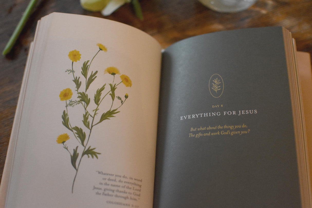 What Makes You Beautiful: 20 Daily Devotions for Girls
