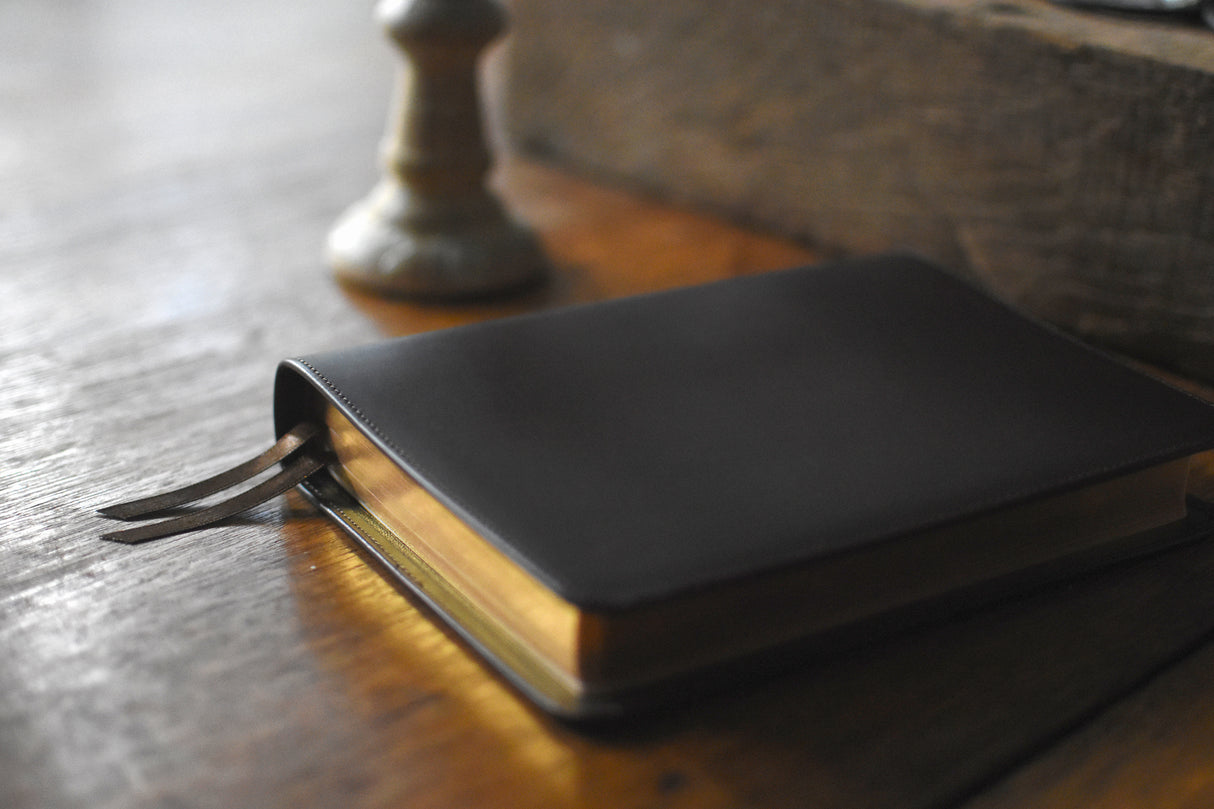 ESV Heirloom Bible, Omega Edition (Wellington Leather, Brown)