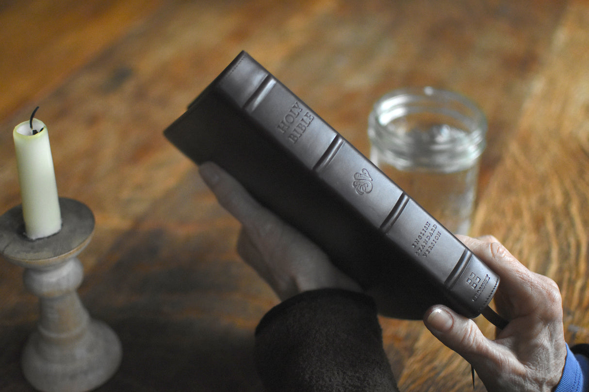 ESV Heirloom Bible, Omega Edition (Wellington Leather, Brown)