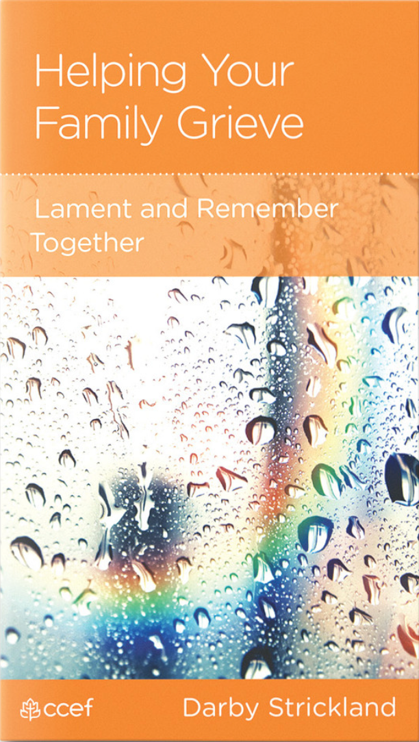 Helping Your Family Grieve: Lament and Remember Together - Strickland, Darby A - 9781645074601