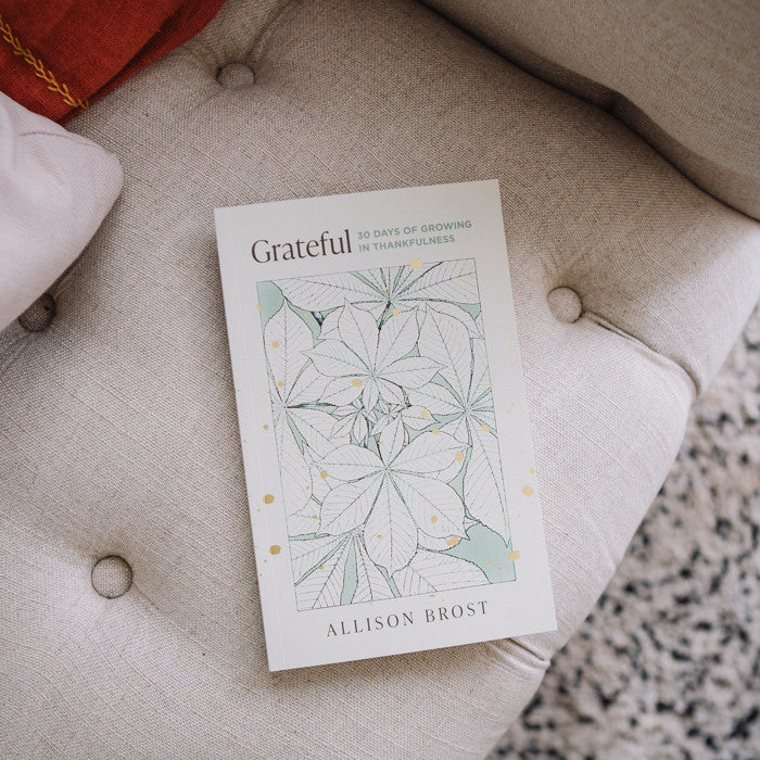 Grateful: 30 Days of Growing in Thankfulness - 9781802541311